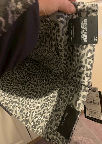 Gri Yılan Desenli Rahat Kesim Kadın Pantolon - Görsel 3