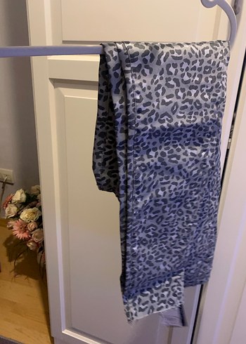 Gri Yılan Desenli Rahat Kesim Kadın Pantolon - Görsel 4