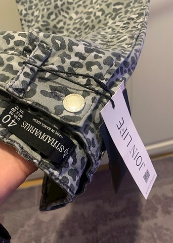 Gri Yılan Desenli Rahat Kesim Kadın Pantolon - Görsel 2