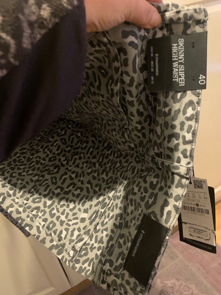 Gri Yılan Desenli Rahat Kesim Kadın Pantolon - Görsel 3