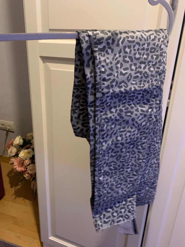 Gri Yılan Desenli Rahat Kesim Kadın Pantolon - Görsel 4