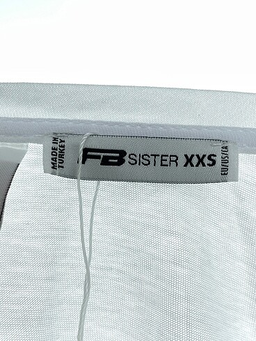 xs Beden beyaz Renk PreLoved T-shirt %70 İndirimli.
