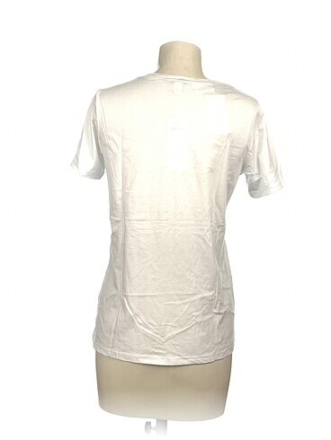 m Beden PreLoved T-shirt %70 İndirimli.