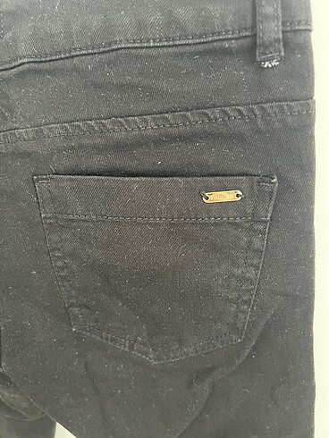 34 Beden Fabrika siyah muhteşem kot(denim)