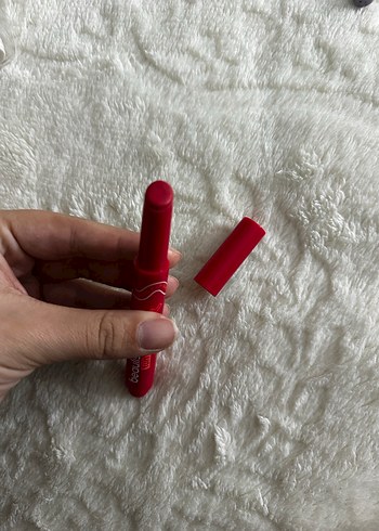 Beaulis Bordo Parlak Dudak Parlatıcısı - Görsel 3