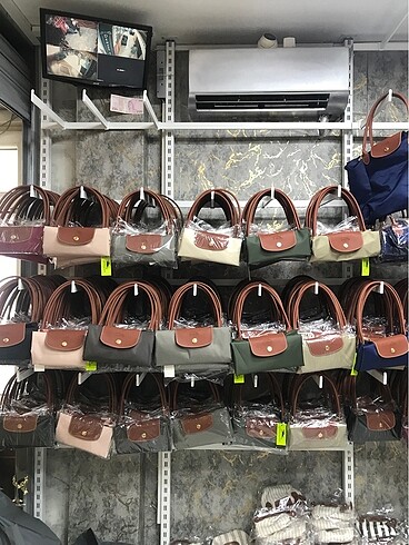 Beden Longchamp her numara var