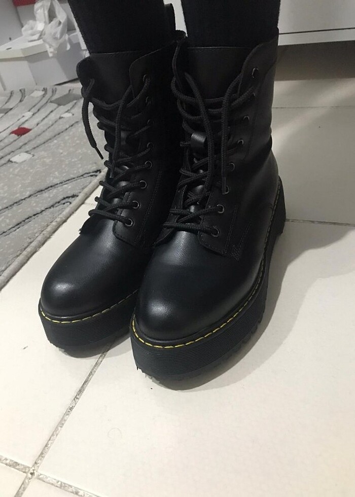 Siyah bot - Görsel 2