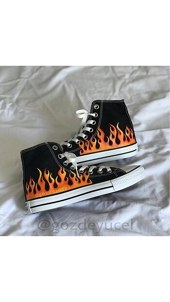 Alev Converse