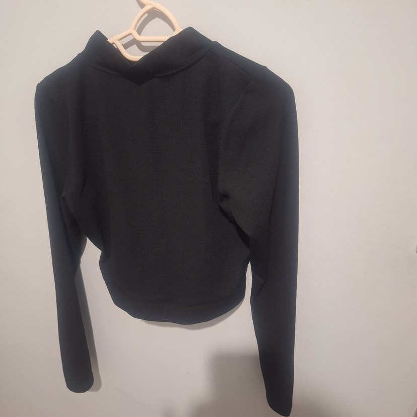 Siyah Yüksek Yakalı Kadın Spor crop - Görsel 4