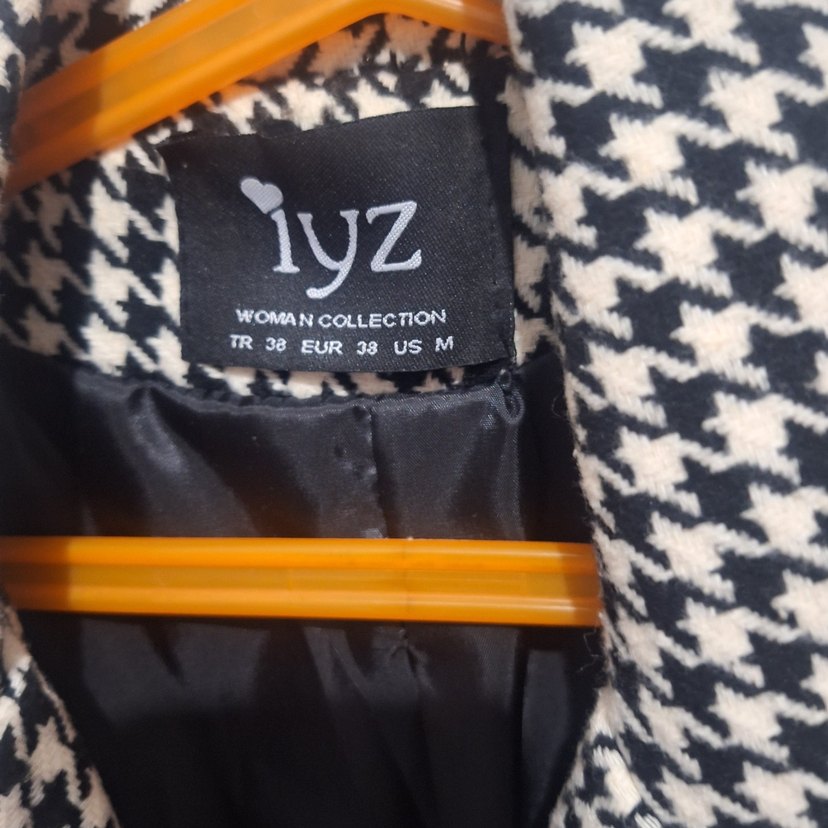 Düğmeli Siyah Beyaz Desenli ince Kadın Kaban - Görsel 2