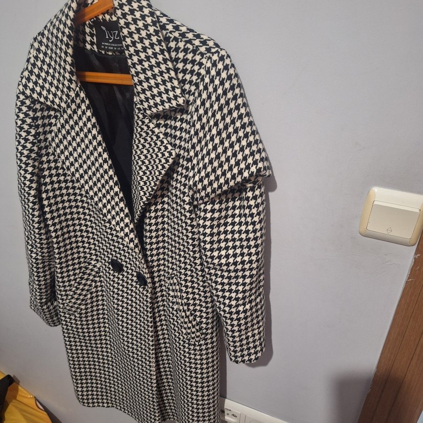 Düğmeli Siyah Beyaz Desenli ince Kadın Kaban - Görsel 4