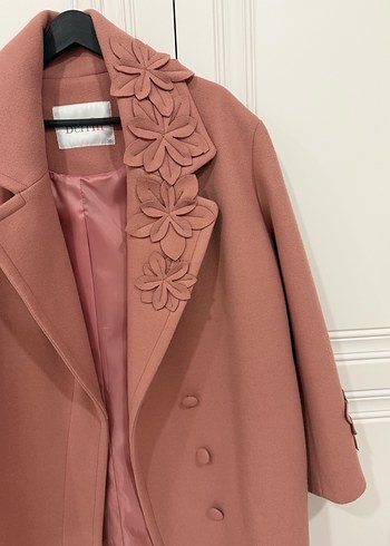 Çiçek İşlemeli Düğmeli Uzun Kadın Kaban - Görsel 3