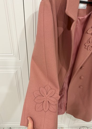 Çiçek İşlemeli Düğmeli Uzun Kadın Kaban - Görsel 4