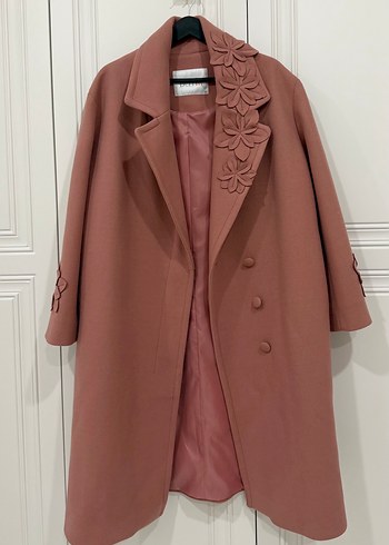 Çiçek İşlemeli Düğmeli Uzun Kadın Kaban - Görsel 2