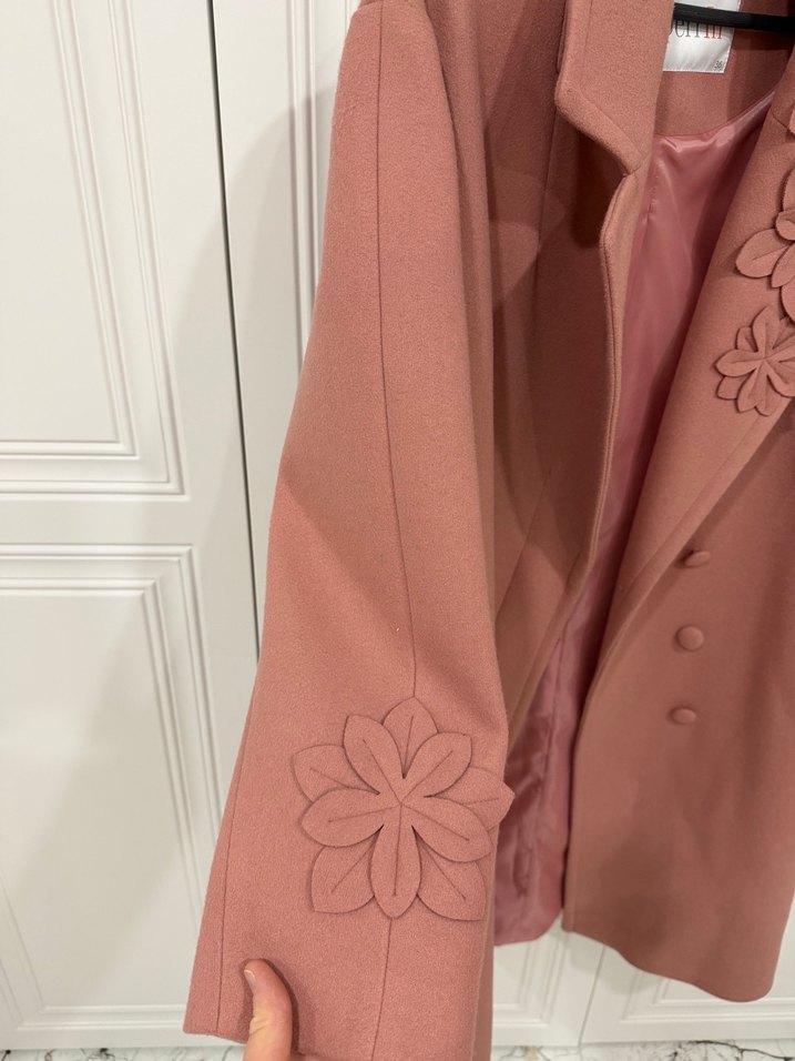 Çiçek İşlemeli Düğmeli Uzun Kadın Kaban - Görsel 4