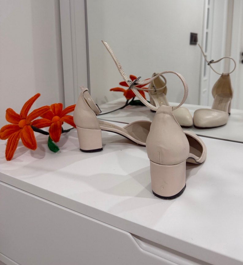 Beyaz Tokalı Kadın Topuklu Ayakkabı - Görsel 3