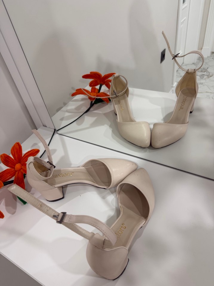 Beyaz Tokalı Kadın Topuklu Ayakkabı - Görsel 2