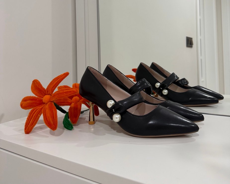 Siyah inci detaylı stiletto, ithal tasarım üründür - Görsel 2