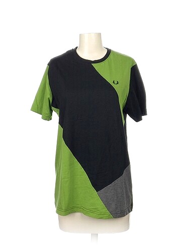 Fred Perry T-shirt %70 İndirimli.