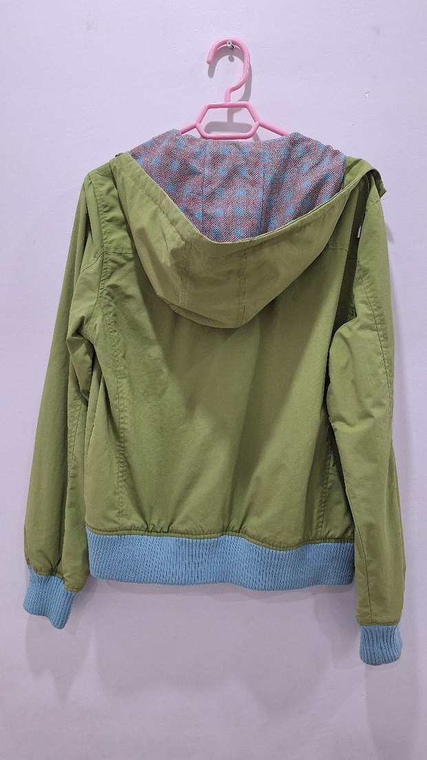 Yeşil Kapüşonlu Fermuarlı Yağmurluk - Görsel 2