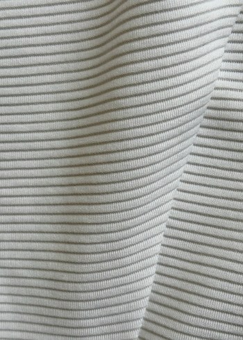 Beyaz Kayık Yaka Kolsuz Bluz - Görsel 3