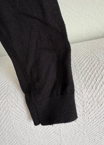 Düğmeli Siyah V Yaka Kadın Hırka - Görsel 2