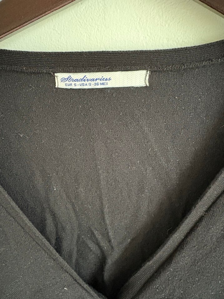 Düğmeli Siyah V Yaka Kadın Hırka - Görsel 3