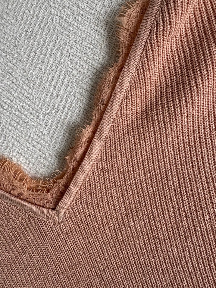 Pudra V Yakalı Dantel Detaylı Kadın Kazak - Görsel 2