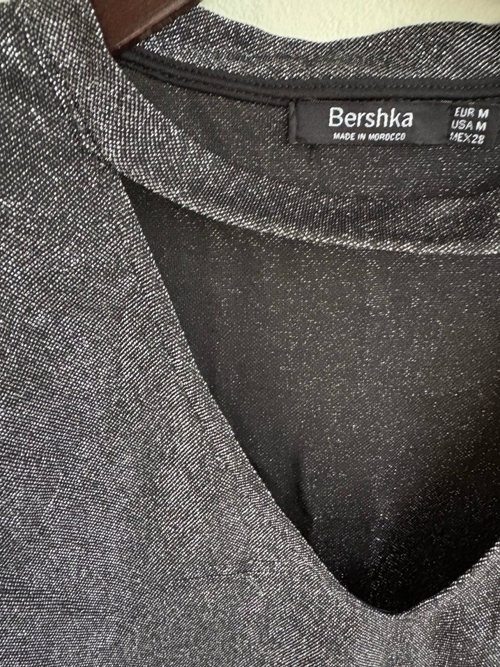 V Yaka Gri Simli Kadın Bluz - Görsel 3