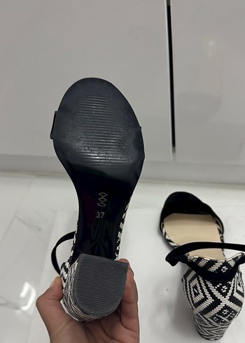 Siyah Yılan Desenli Bağcıklı Kadın Topuklu Ayakkabı - Görsel 4