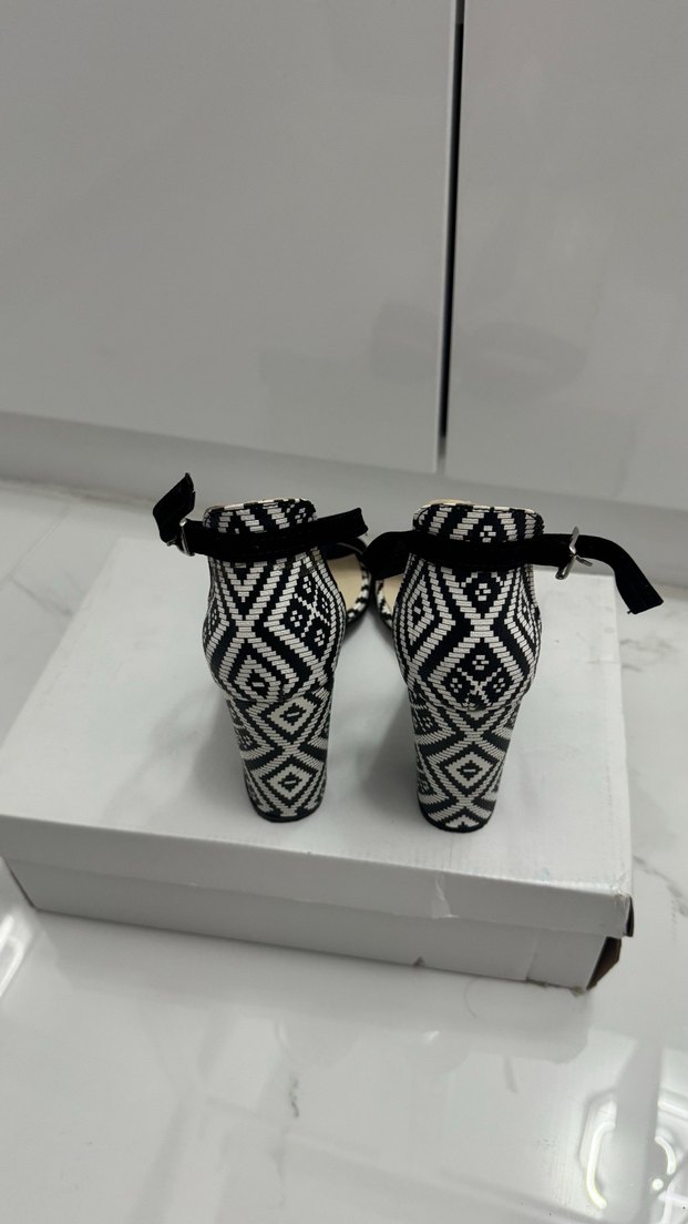 Siyah Yılan Desenli Bağcıklı Kadın Topuklu Ayakkabı - Görsel 3