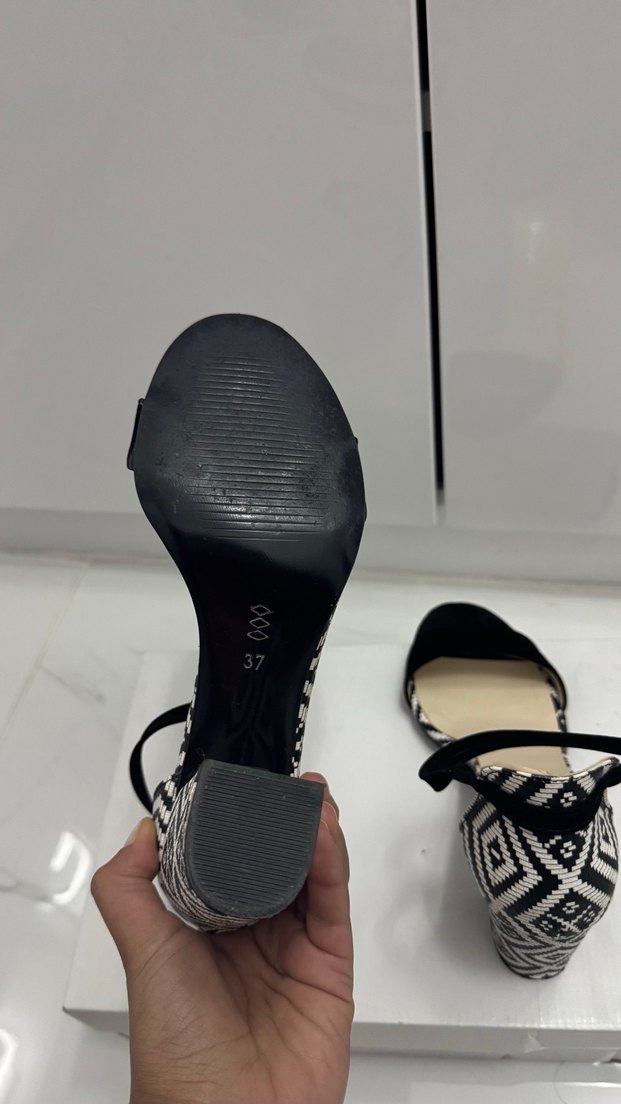 Siyah Yılan Desenli Bağcıklı Kadın Topuklu Ayakkabı - Görsel 4