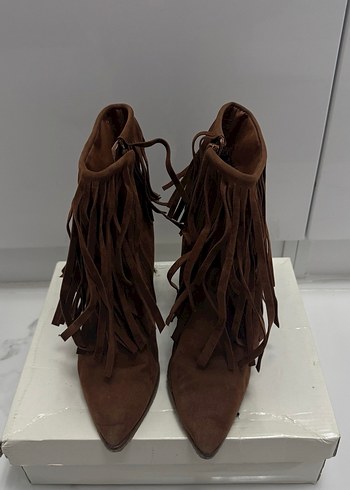 Püsküllü Kahverengi Süet Topuklu Kadın Bot - Görsel 4