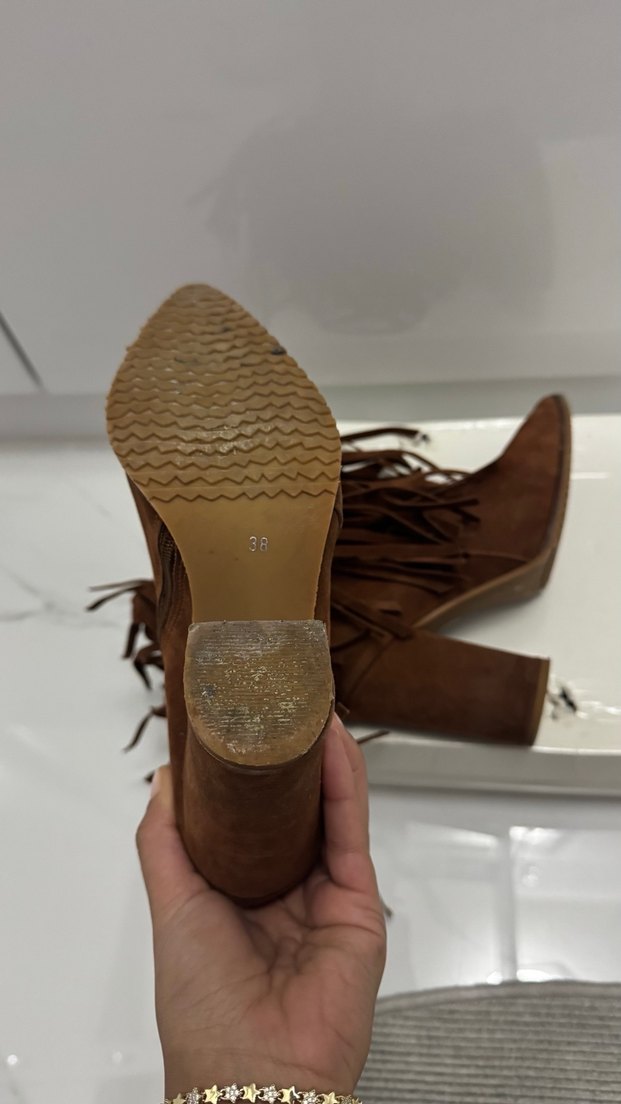 Püsküllü Kahverengi Süet Topuklu Kadın Bot - Görsel 3