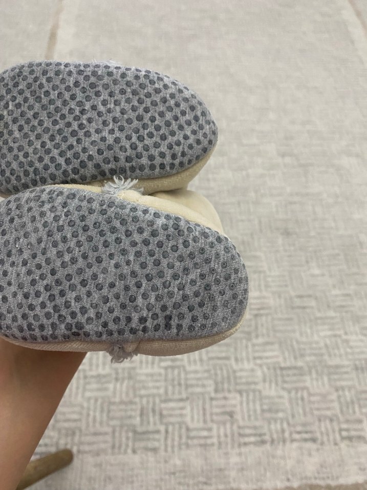 Kürklü Nakışlı Bej Erkek Çocuk Ev Terliği - Görsel 3