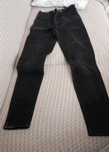 Levis Siyah Dar Kesim Denim Jean