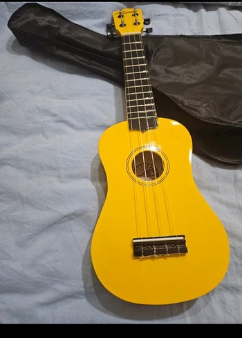 Sarı Mini ukulele ve Kılıfı