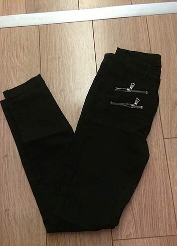 Siyah dar paça pantolan