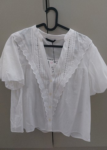 Dantel Detaylı Beyaz V Yaka Kadın Gömlek - Görsel 4