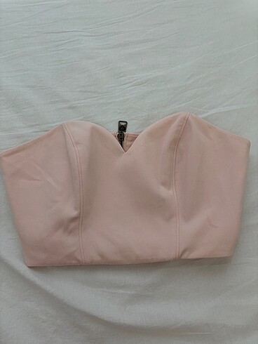 Pembe büstiyer