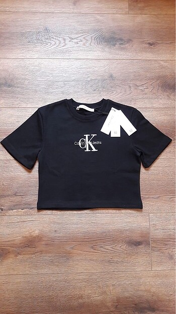 calvin klein orjinal etiketli crop