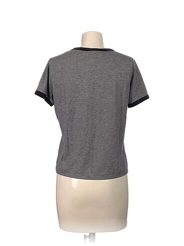 l Beden Pull and Bear T-shirt %70 İndirimli.