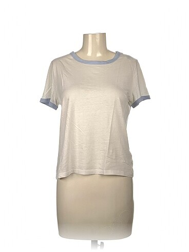 H&M T-shirt %70 İndirimli.