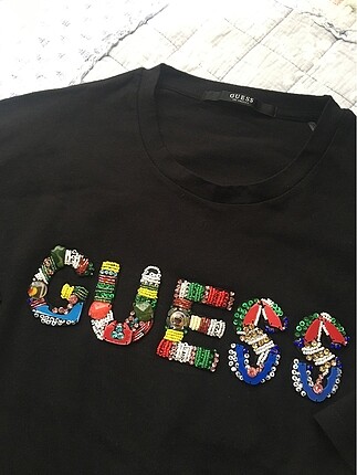 GUESS tshirt