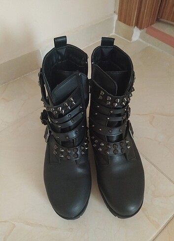 LC Waikiki Siyah bot