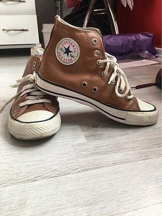 Deri görünümlü converse