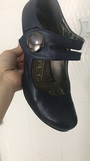 Lacivert topuklu ayakkabı