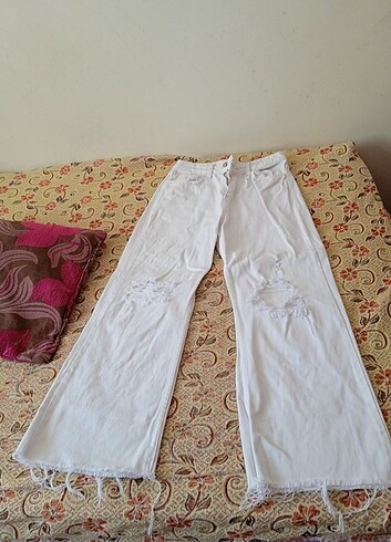 Bol paça yırtık pantolon beyaz