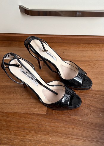 Brian Atwood ürünü