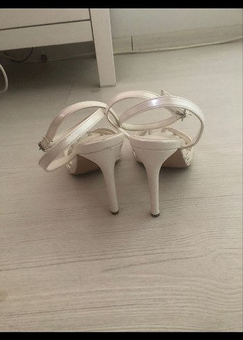 Derimod beyaz topuklu ayakkabı - Görsel 3